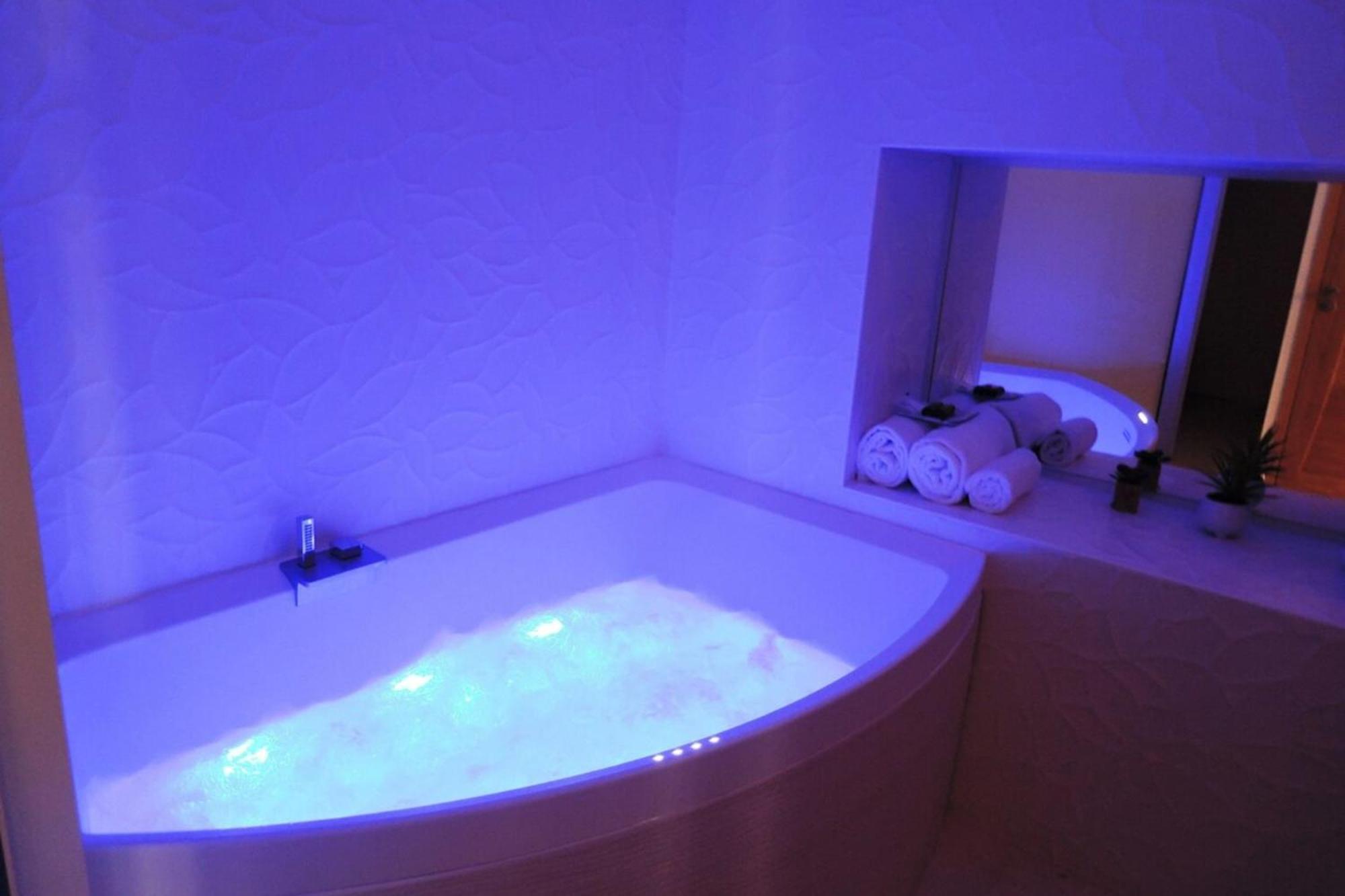 L'Eau Vive Jacuzzi Et Sauna En Vieille Ville 5 Annecy Exteriör bild